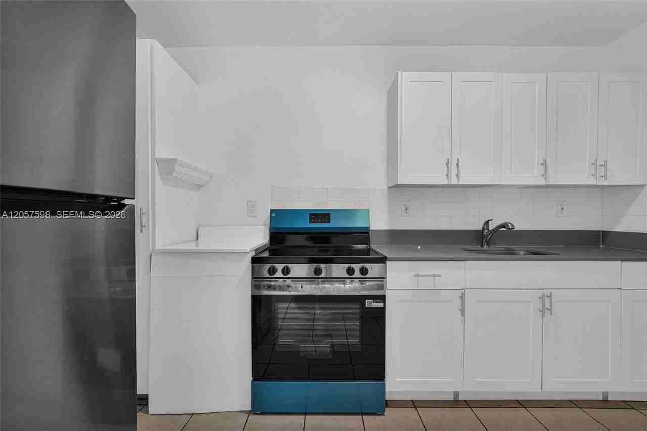 577 Nw 90th St #6 - Photo 5 of 20