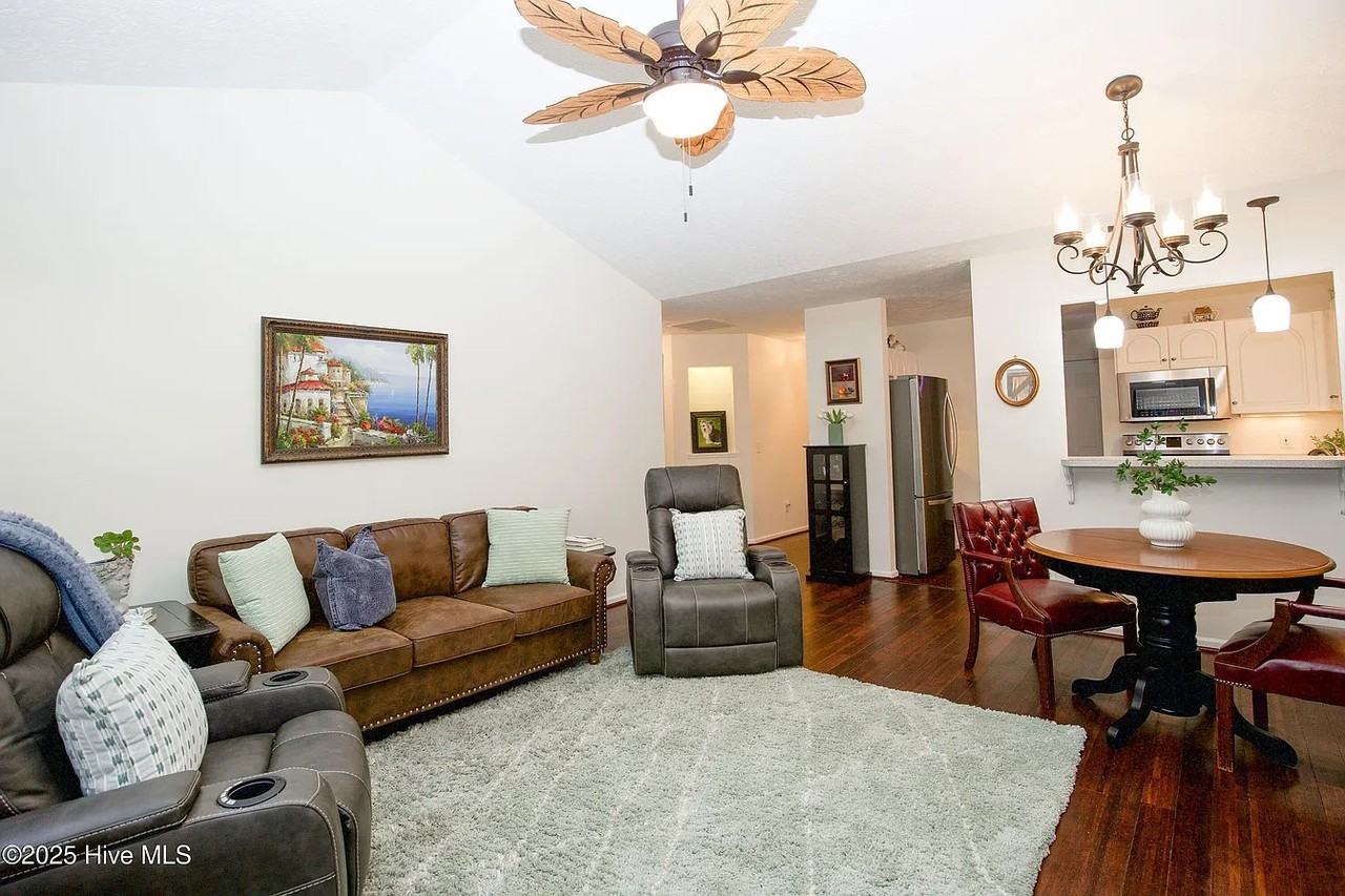 320 Hiscott Ln #320 - Photo 2 of 4