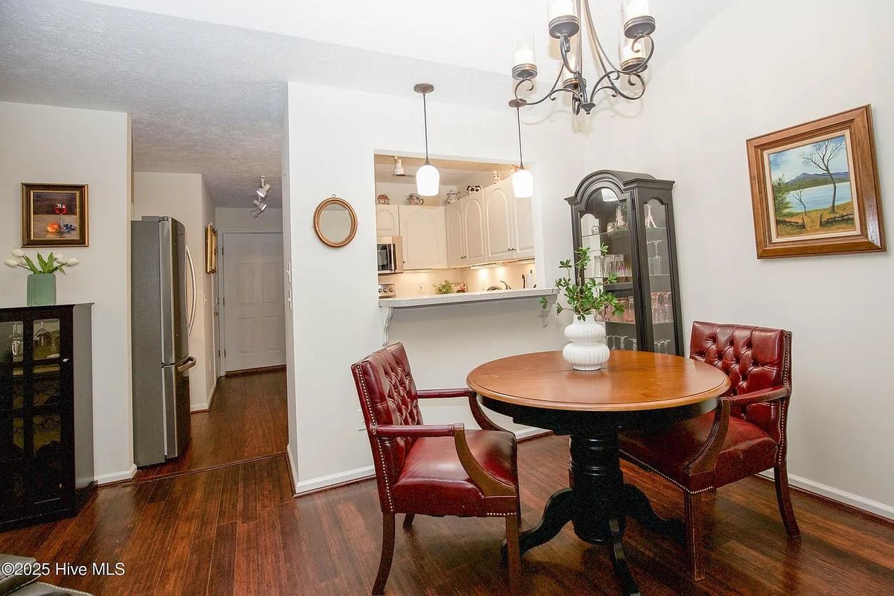 320 Hiscott Ln #320 - Photo 3 of 4