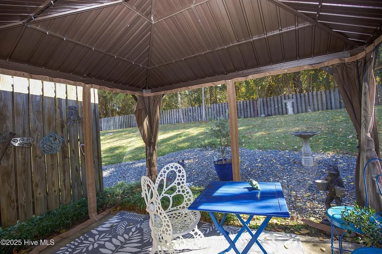 320 Hiscott Ln #320 - Photo 4 of 4