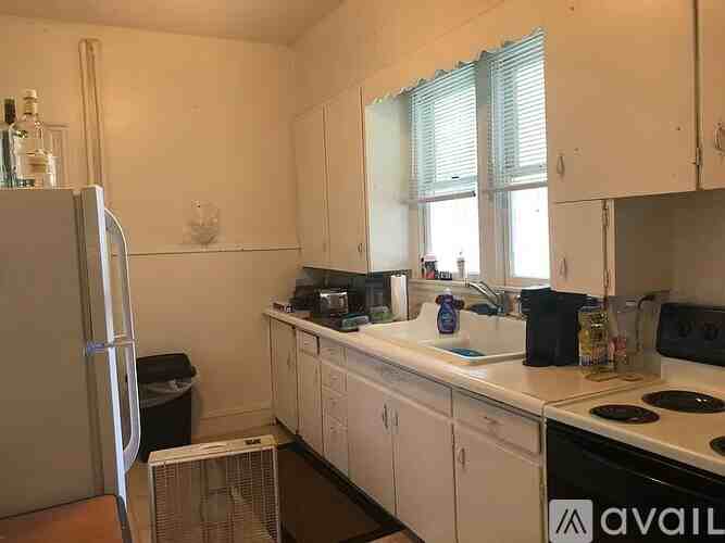 315 E Maple St #3 - Photo 4 of 12