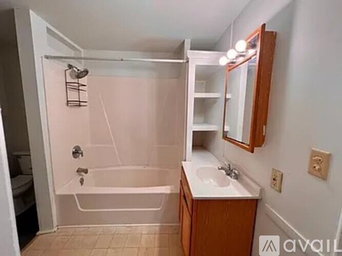 315 E Maple St #3 - Photo 6 of 12