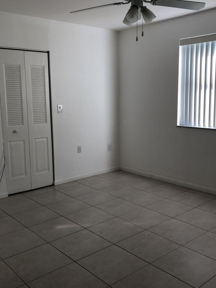 10621 Sw 113th Pl #C - Photo 7 of 22