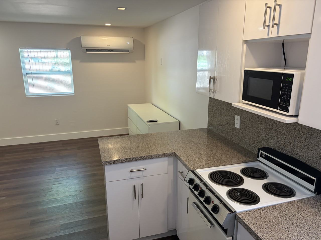 421 Nw 135th Way - Photo 2 of 7