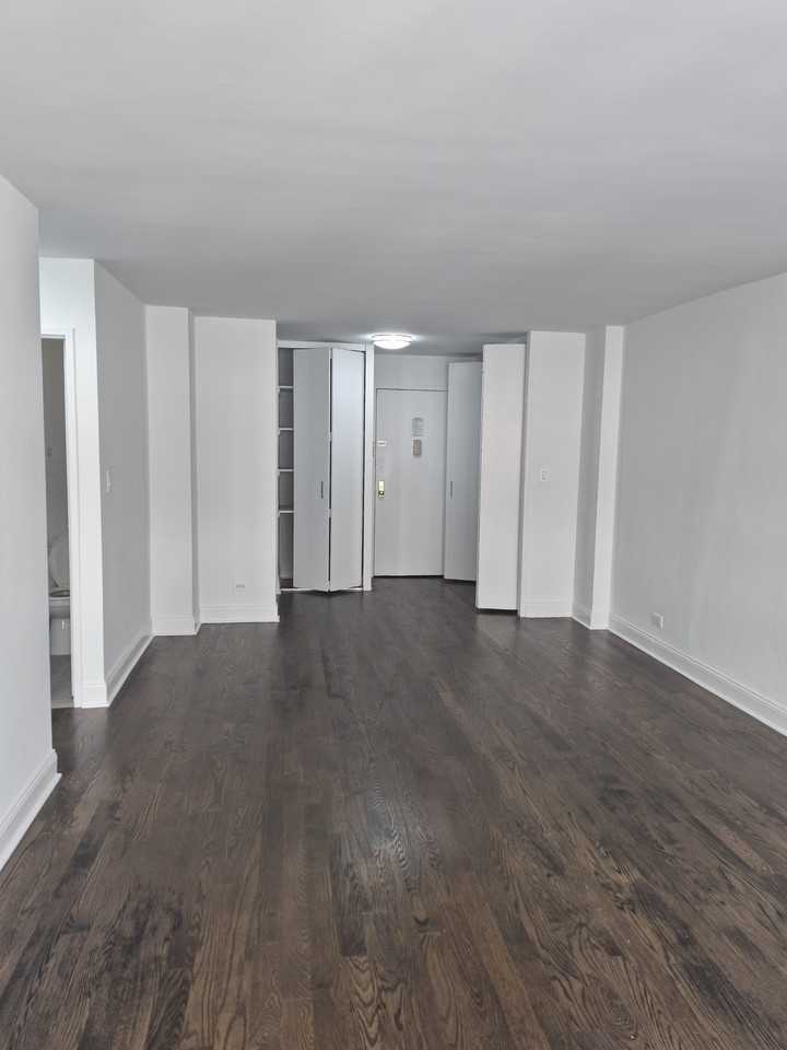 W 149th St #32 - Photo 4 of 17