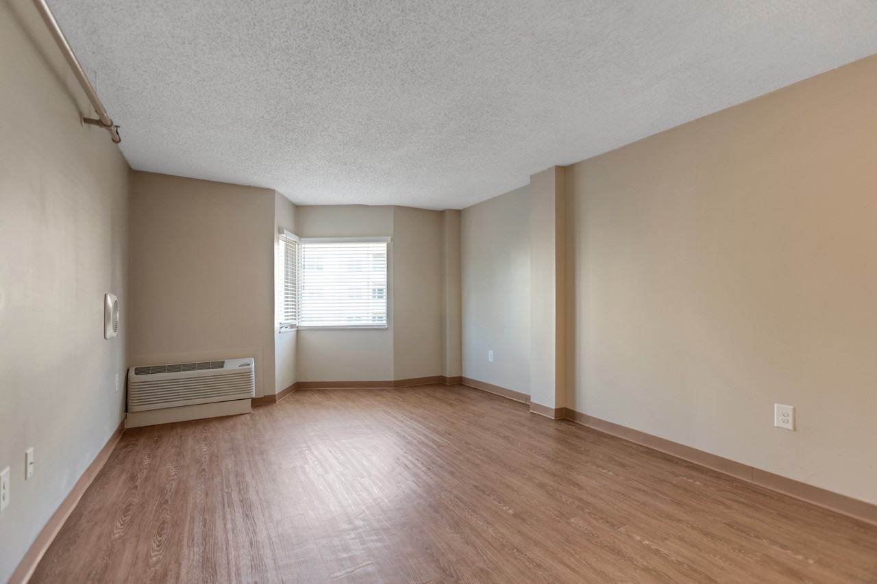 848 Lakeland Dr #227 - Photo 4 of 15