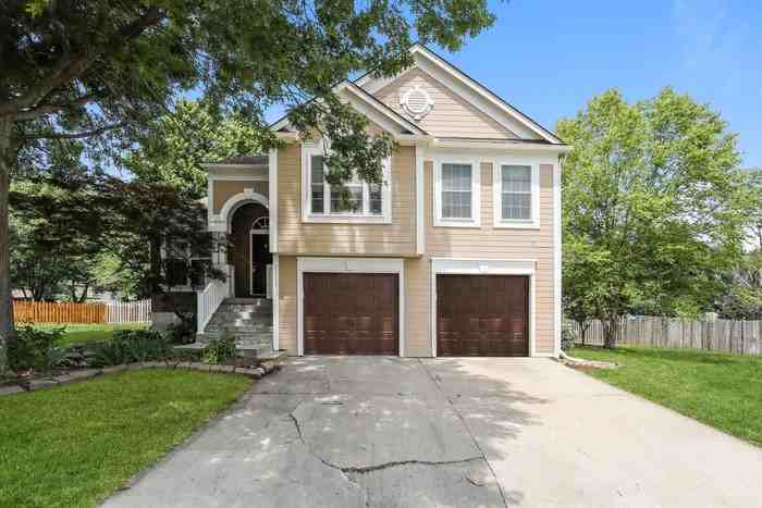 2512 Se Kimbrough Ct - Photo 2 of 15