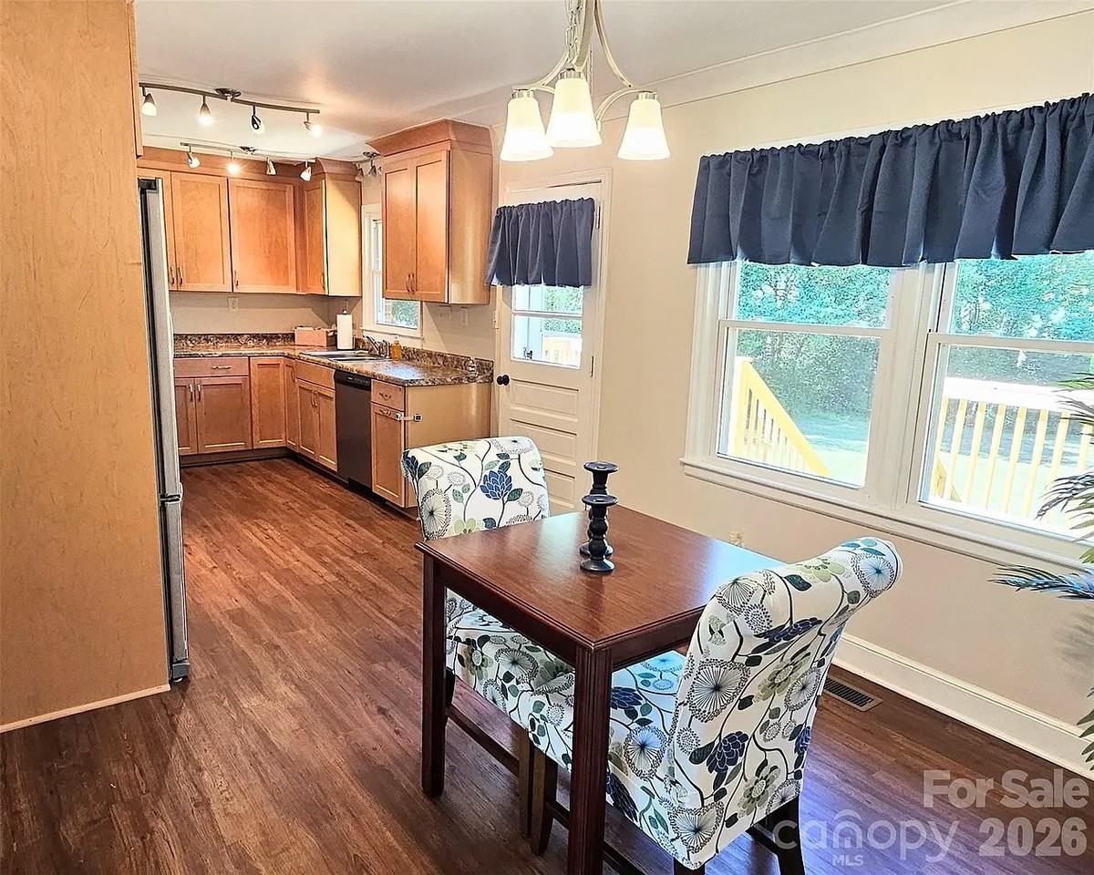 2154 Rosewood Dr #NA - Photo 3 of 15