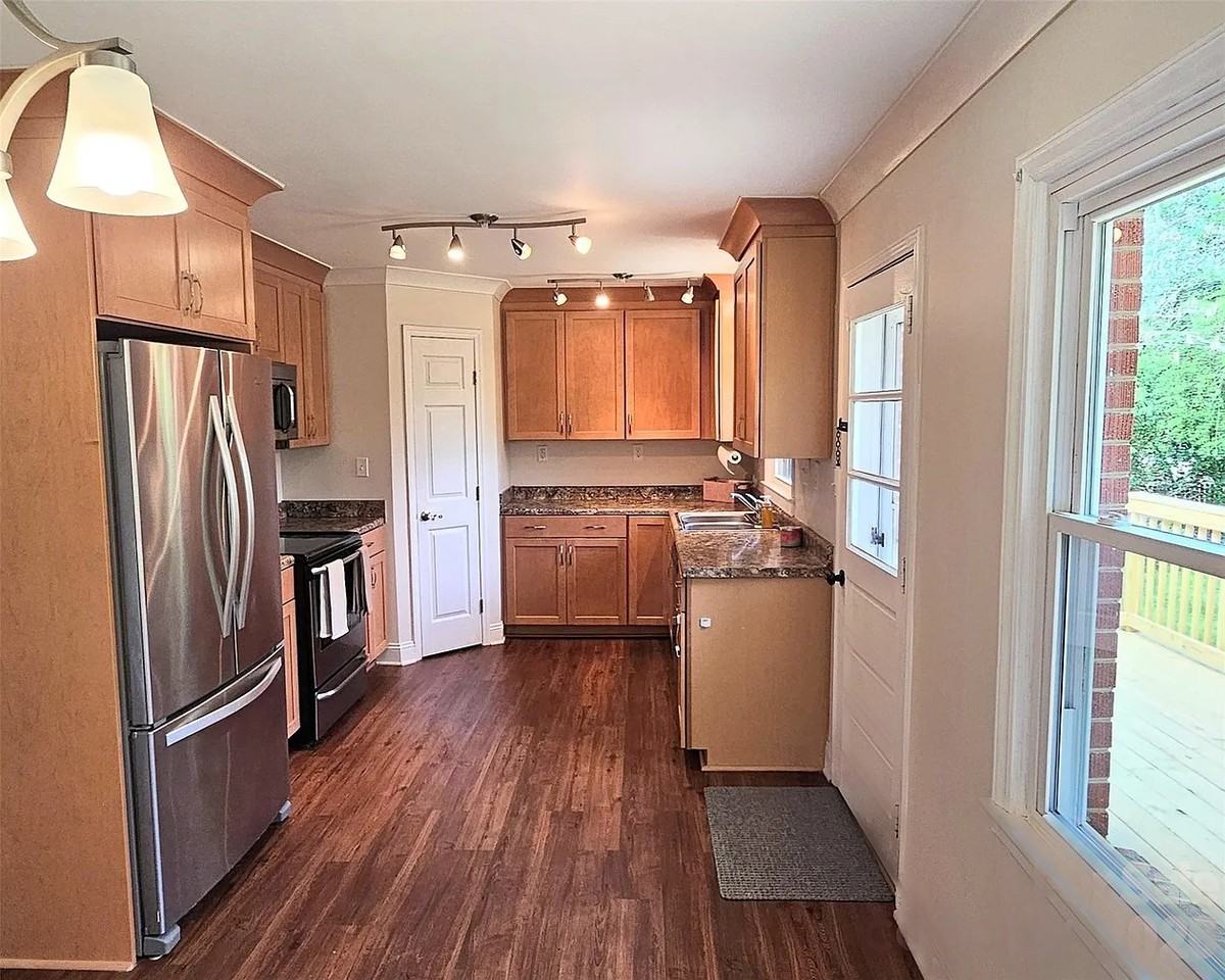 2154 Rosewood Dr #NA - Photo 4 of 15