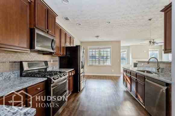 1060 Clairidge Ln - Photo 5 of 13