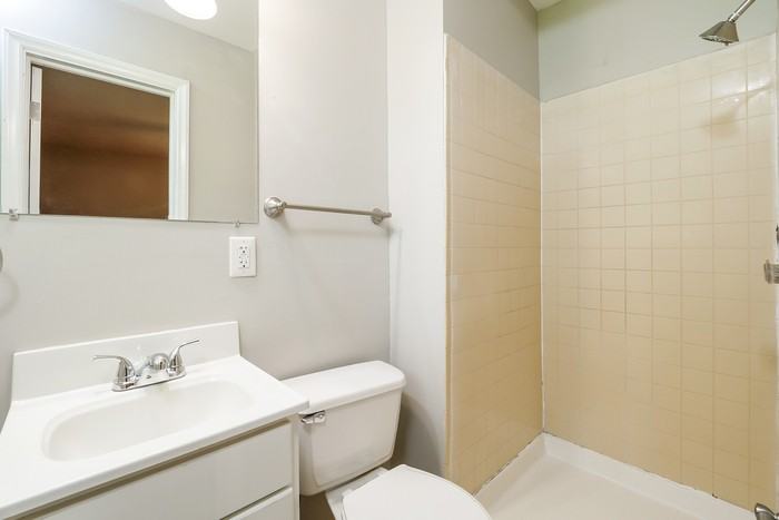 10504 Eastern Ave - Photo 5 of 10