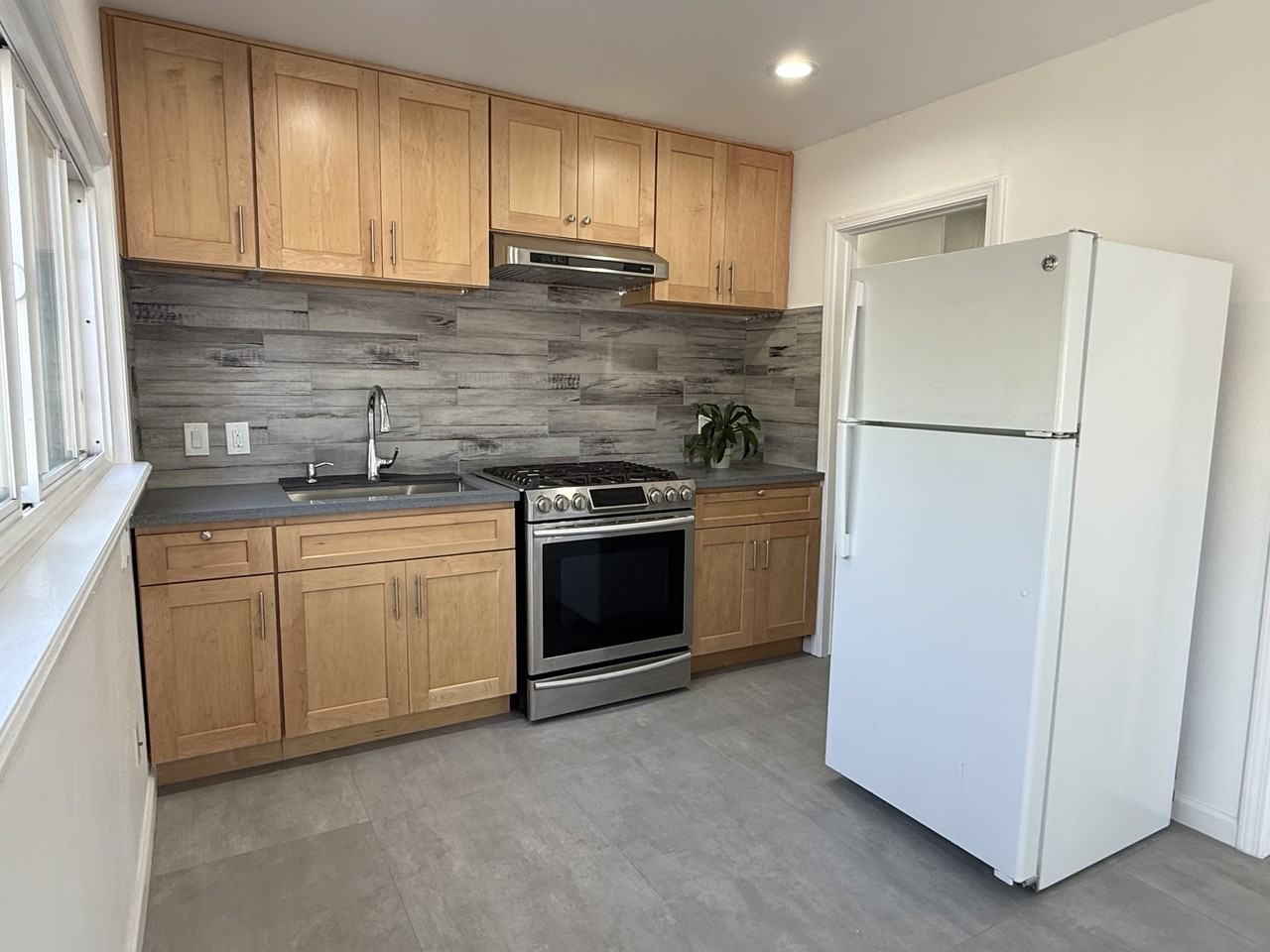 118 S Helberta Ave #NA - Photo 3 of 13