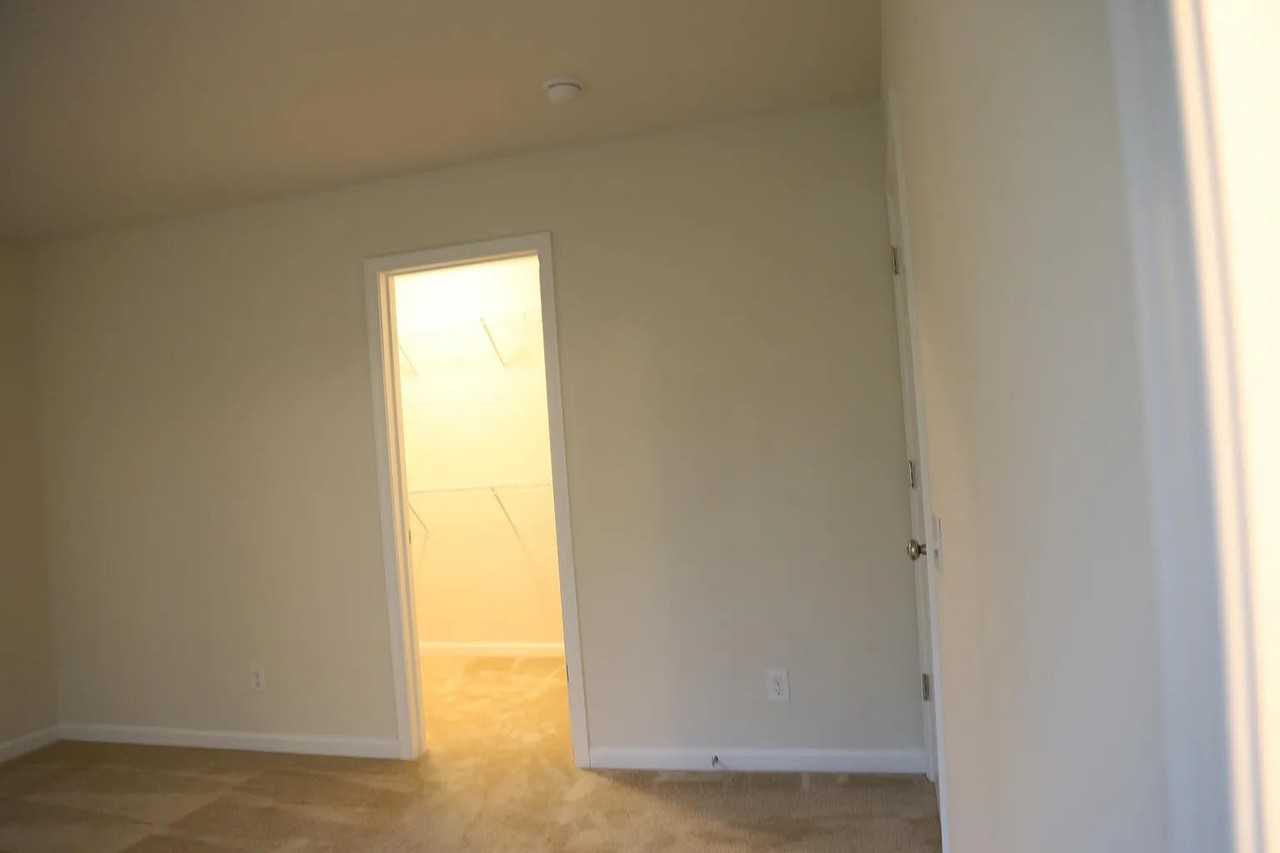 20 Maxwell Ln #20 - Photo 3 of 17