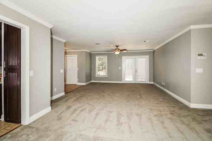 401 Parlock Rd - Photo 5 of 12