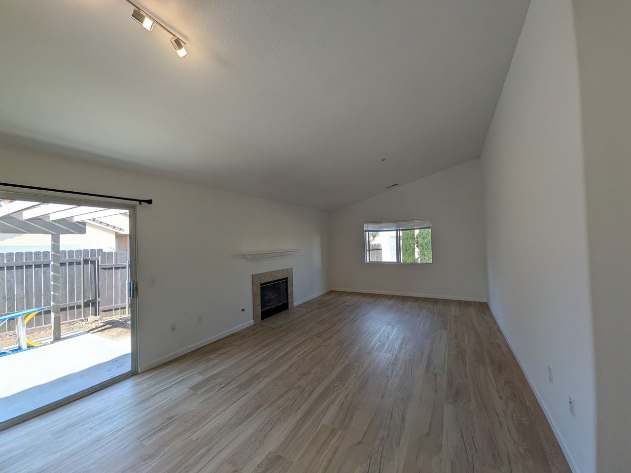 583 Hildale Cir #NA - Photo 4 of 35