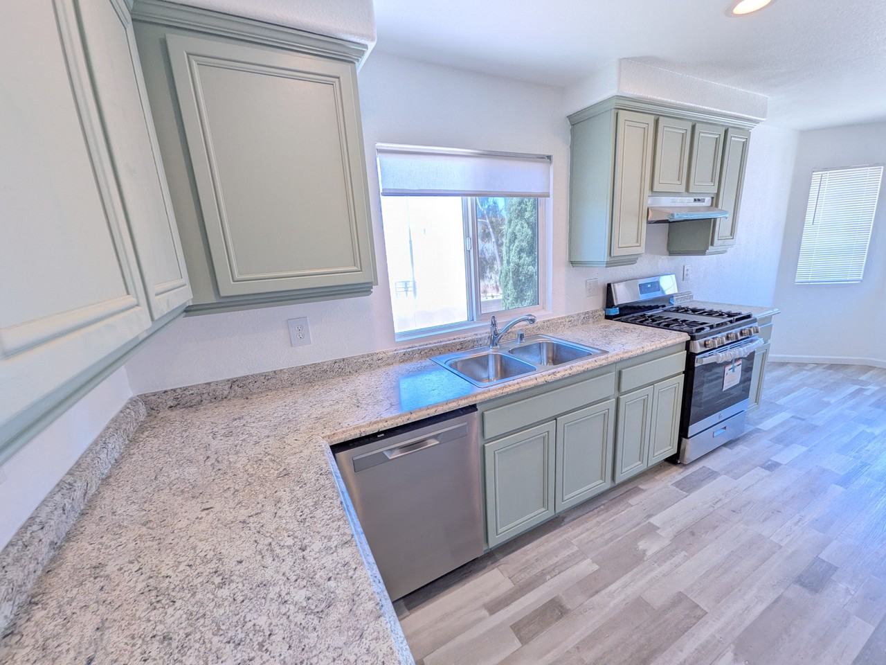 585 Hildale Cir #NA - Photo 4 of 19