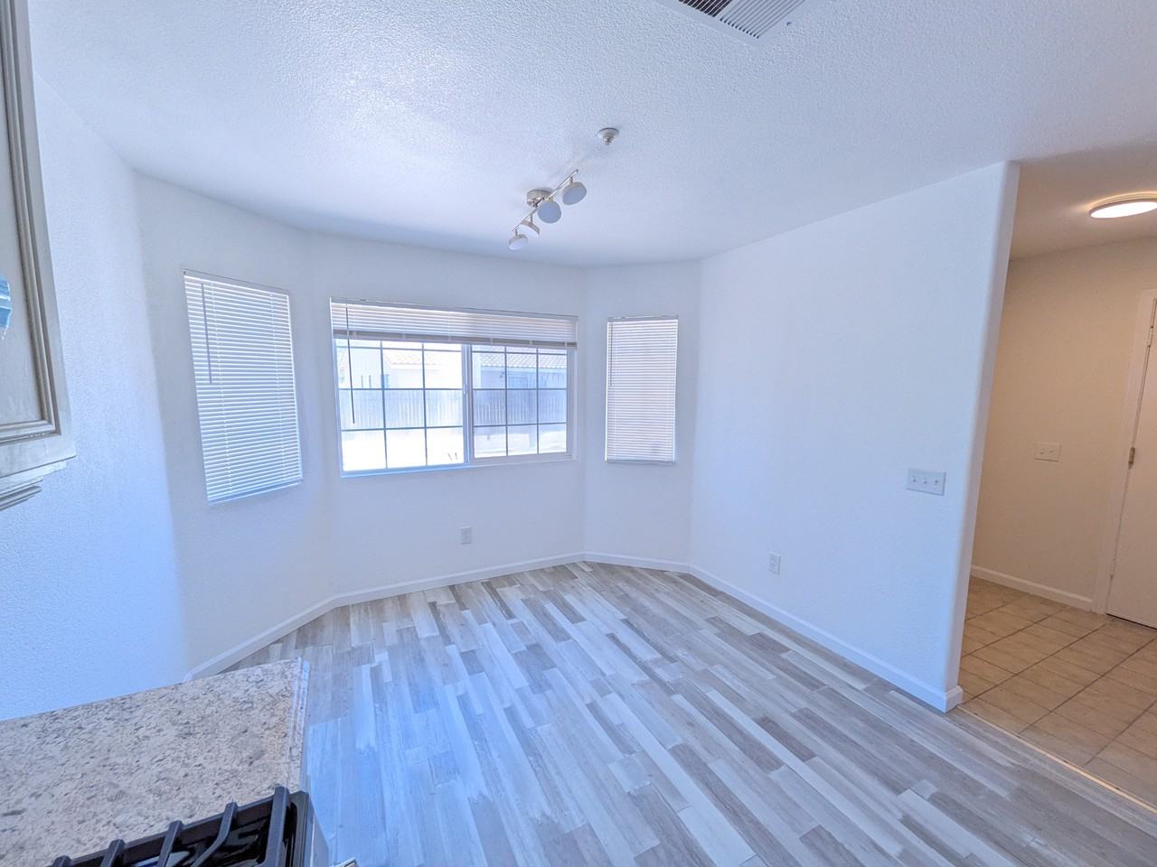 585 Hildale Cir #NA - Photo 6 of 19