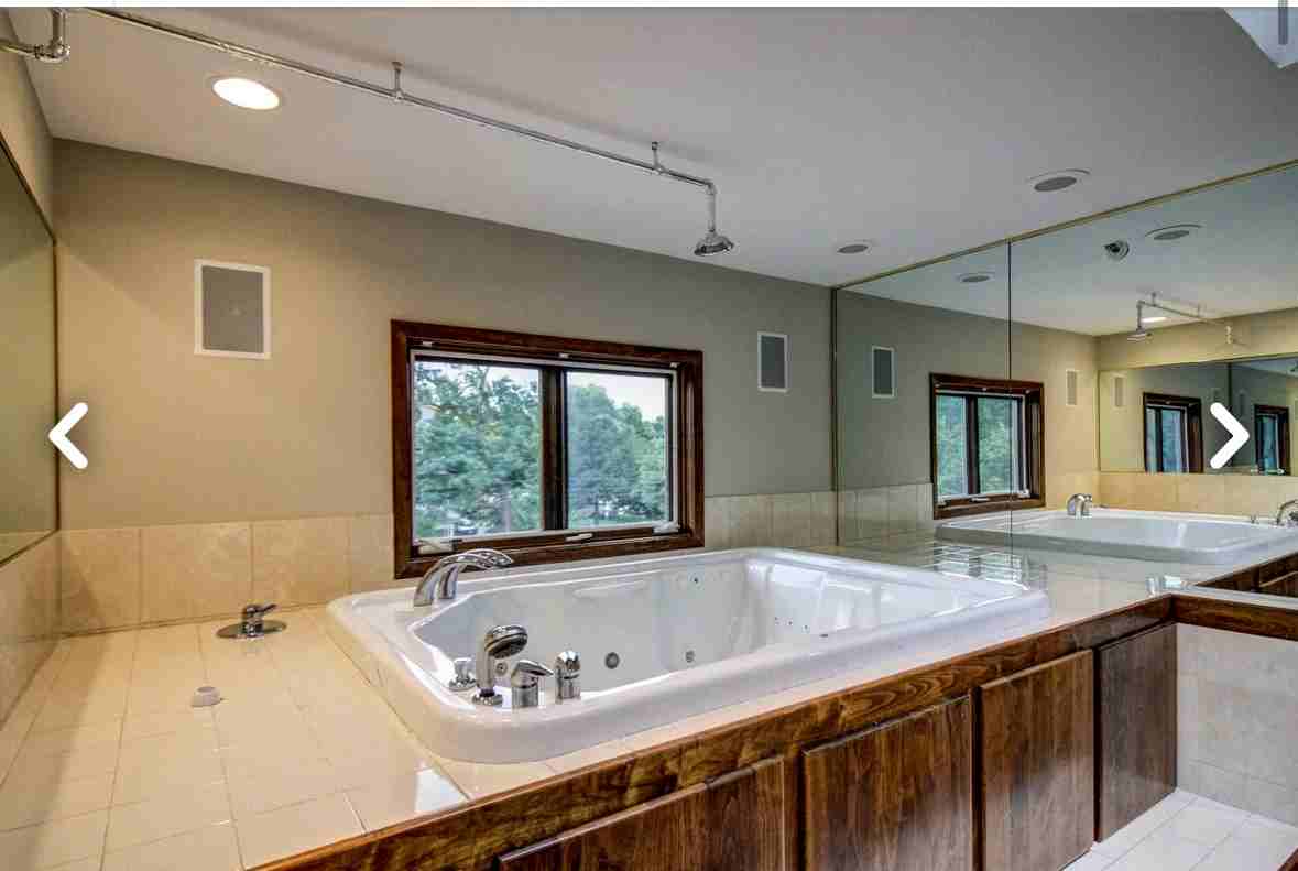 935 19th Ave Se #1 - Photo 6 of 10