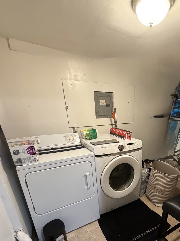 5035 W Henderson St #B - Photo 3 of 9
