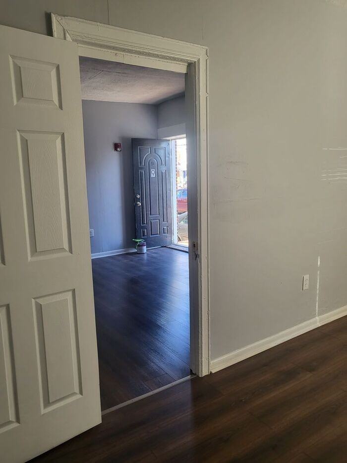 1163 E State St #9 - Photo 4 of 30