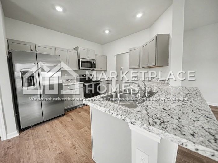 1728 Amber Ave Se - Photo 6 of 23