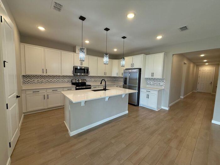 10073 Spring Lake Dr - Photo 3 of 35