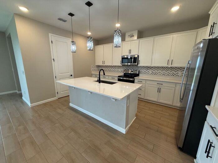 10073 Spring Lake Dr - Photo 4 of 35