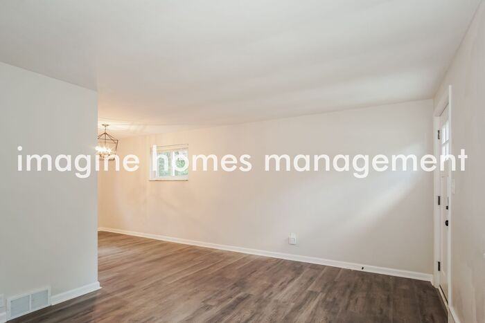 230 Noel Dr - Photo 5 of 15