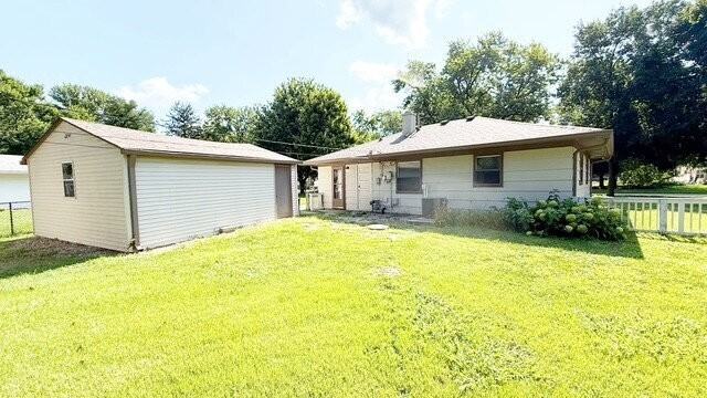 2122 Randall Rd - Photo 2 of 12
