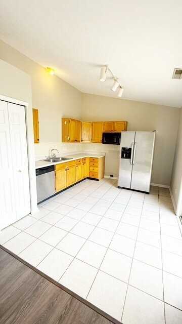 720 Rose Ln - Photo 7 of 13