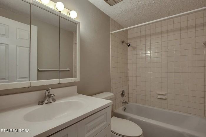 400 Dublin Dr - Photo 7 of 29