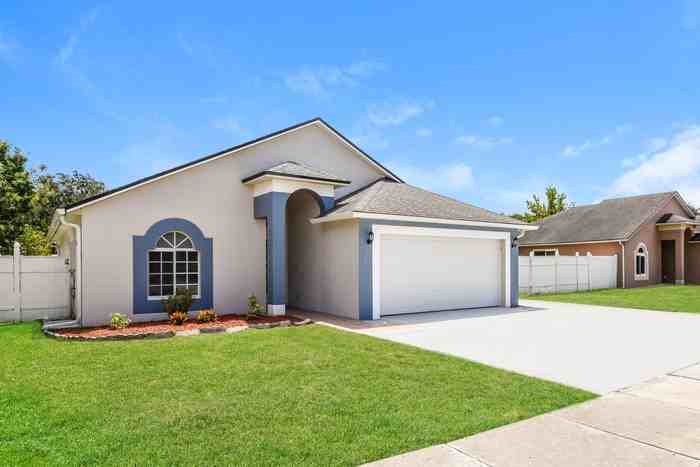 3313 Cypress Point Cir - Photo 2 of 15