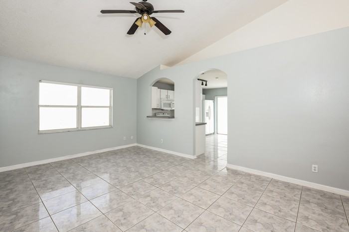 3313 Cypress Point Cir - Photo 3 of 15