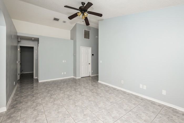 3313 Cypress Point Cir - Photo 4 of 15