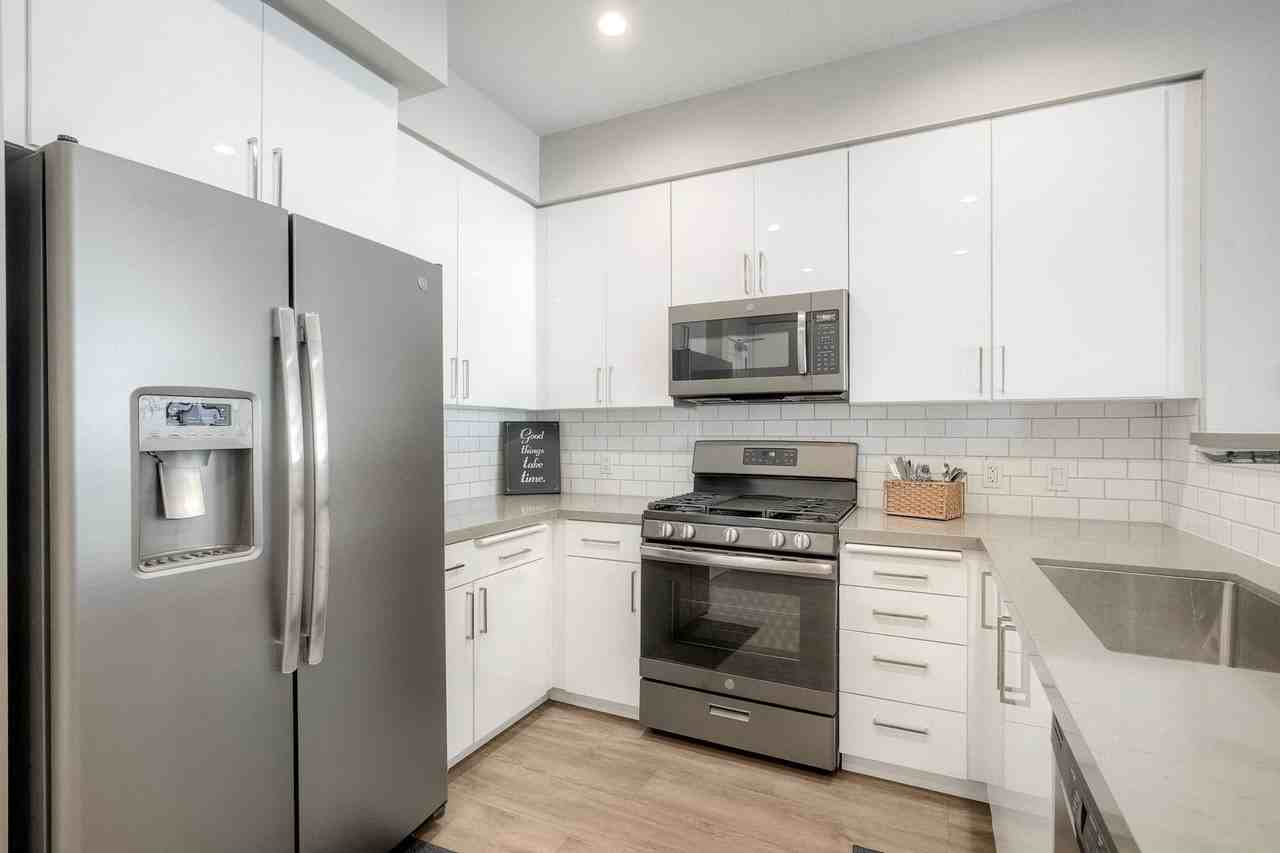 355 N Cleveland St #307 - Photo 3 of 25
