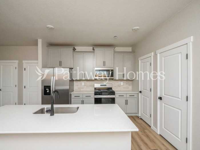 9421 Yampa St - Photo 5 of 14