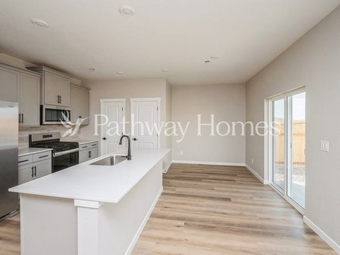 9421 Yampa St - Photo 6 of 14