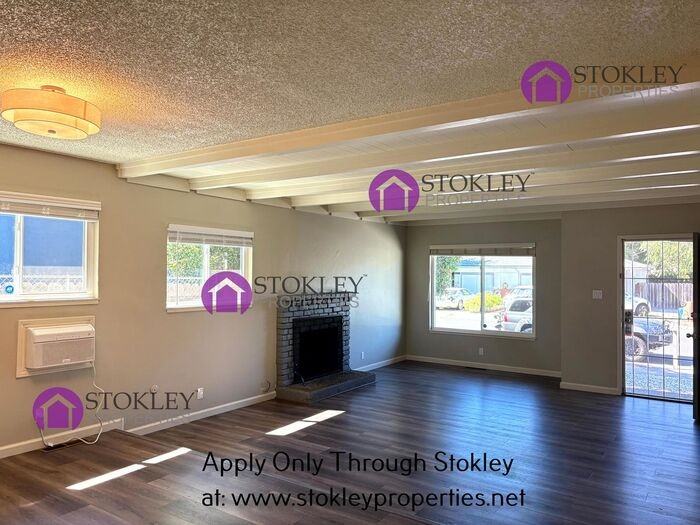 142 Gilbert Ct - Photo 3 of 10