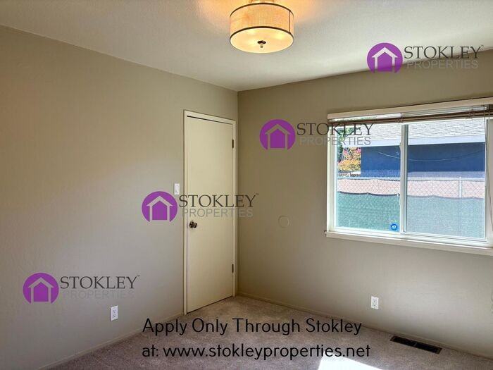 142 Gilbert Ct - Photo 4 of 10