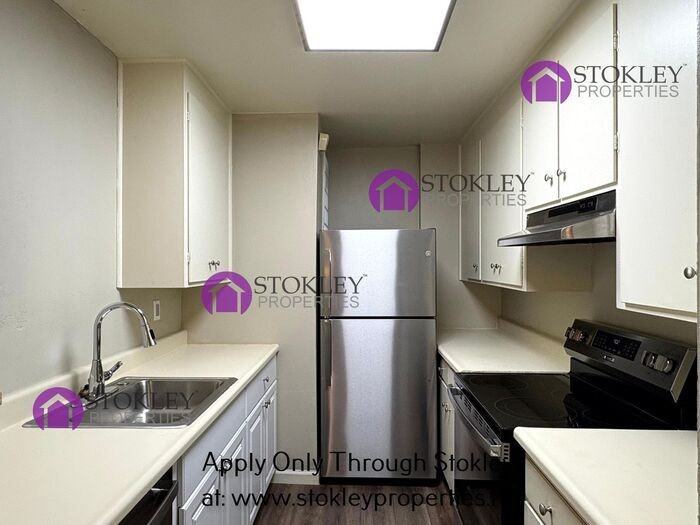 142 Gilbert Ct - Photo 5 of 10