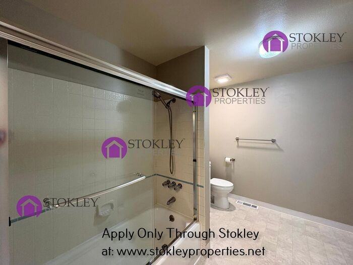 142 Gilbert Ct - Photo 7 of 10