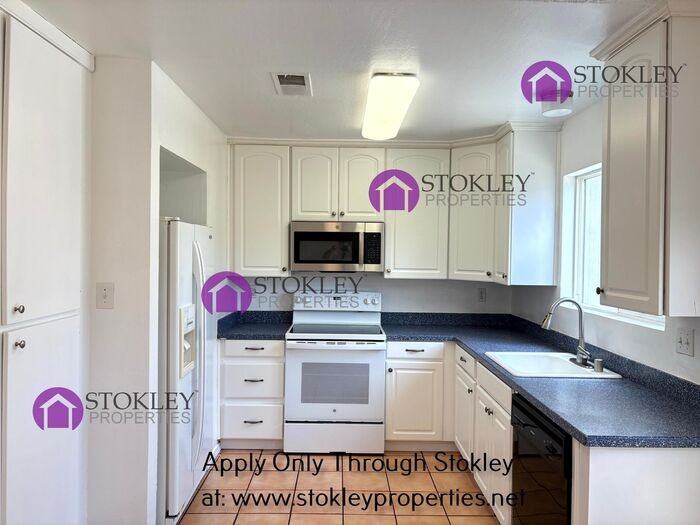 3755 Northwood Dr #G - Photo 4 of 10