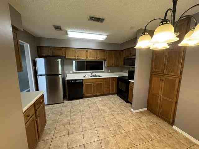 1807 Mesquite Cir - Photo 2 of 13