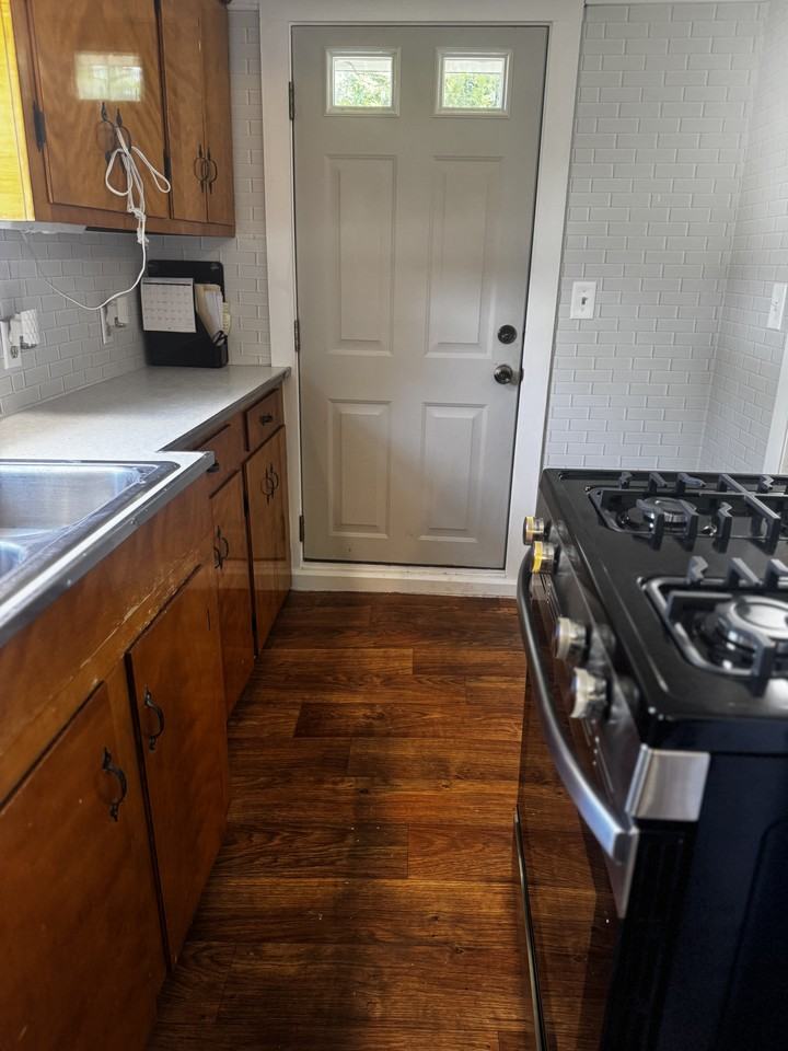261 Oak Hill Rd #1stFL - Photo 3 of 18
