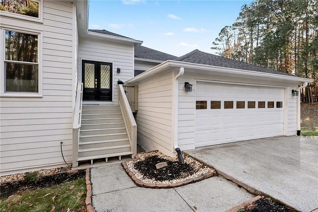 241 Nacoochee Dr - Photo 3 of 50