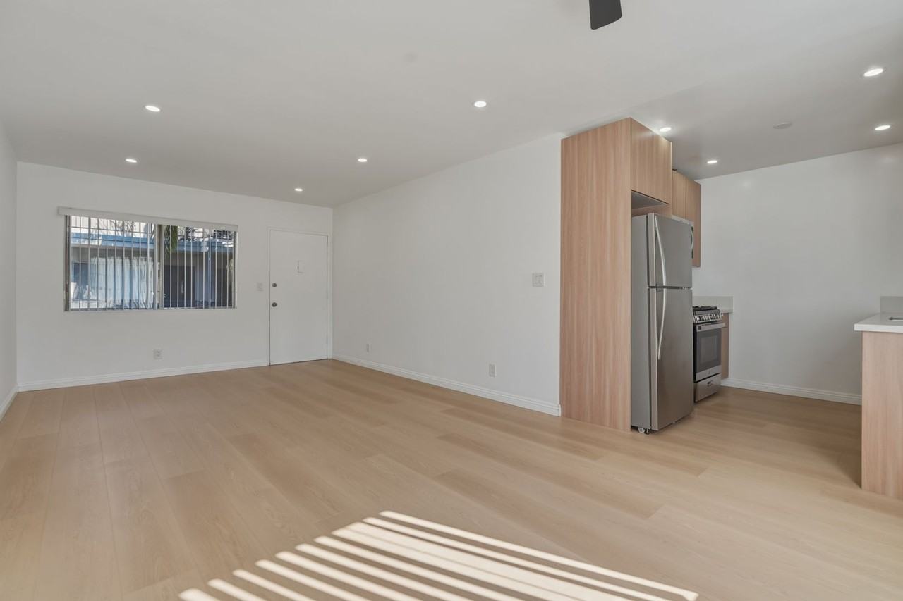 3869 Tilden Ave - Photo 6 of 31