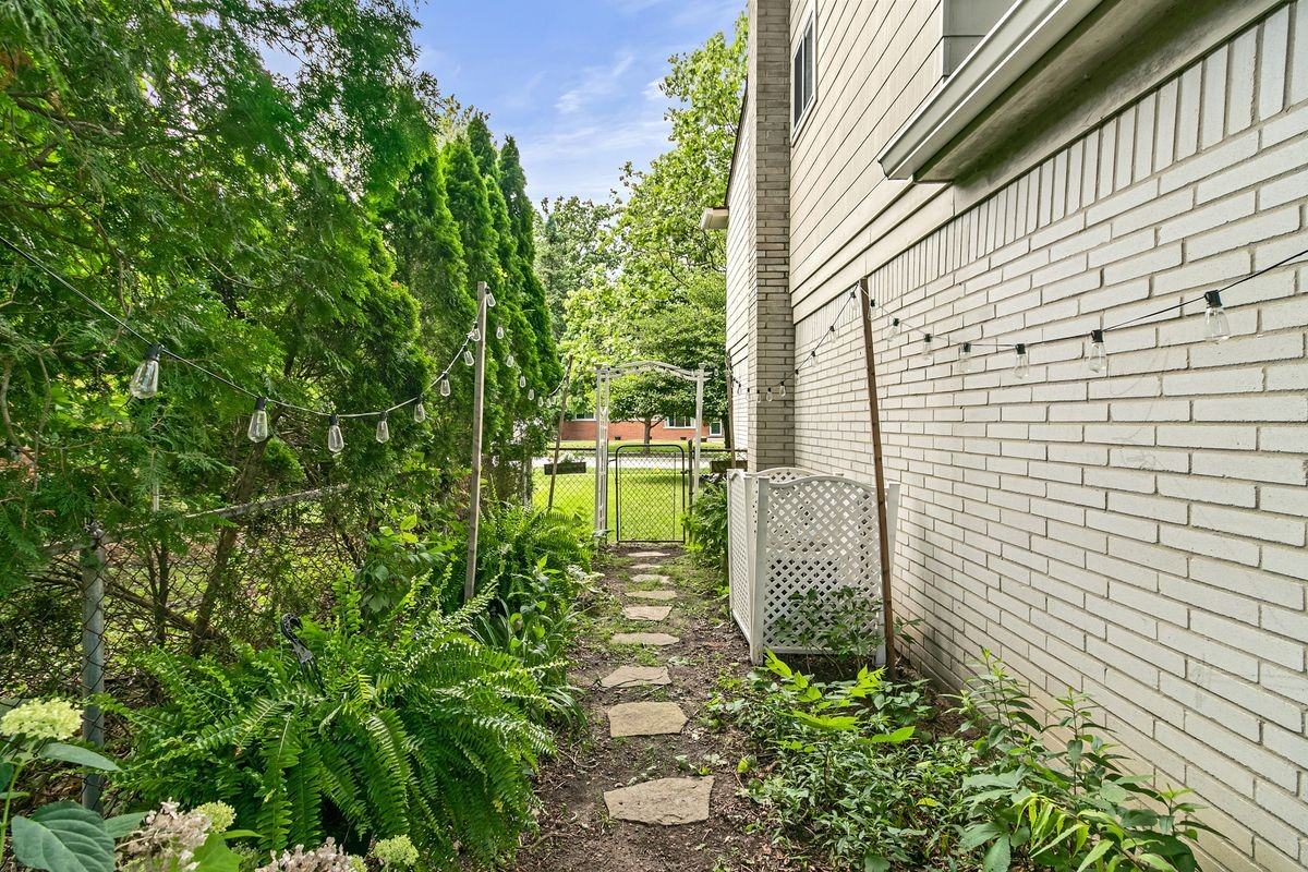 30215 Stockton Ave - Photo 4 of 18
