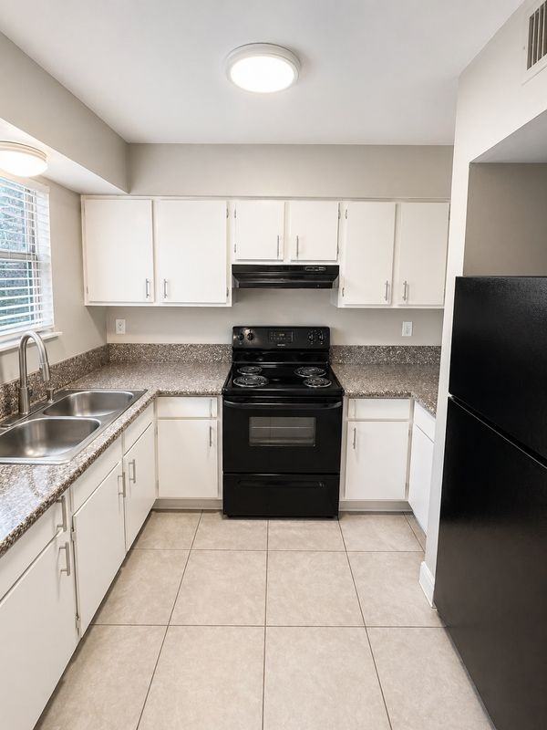 1179 Bentley Rd - Photo 4 of 15