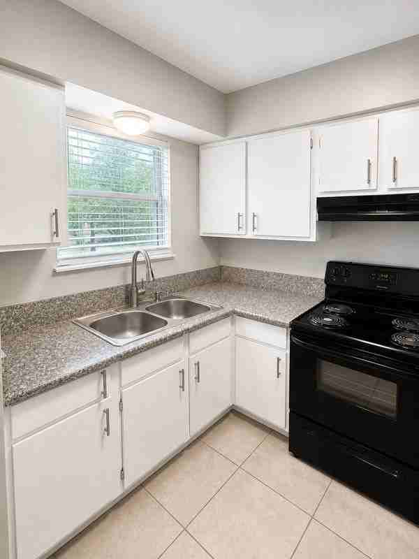 1179 Bentley Rd - Photo 5 of 15