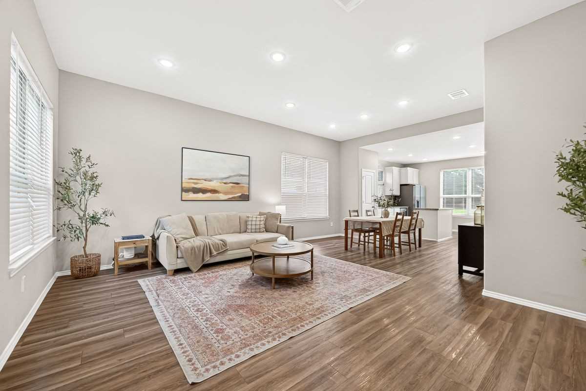 12789 Royal West Dr - Photo 4 of 16